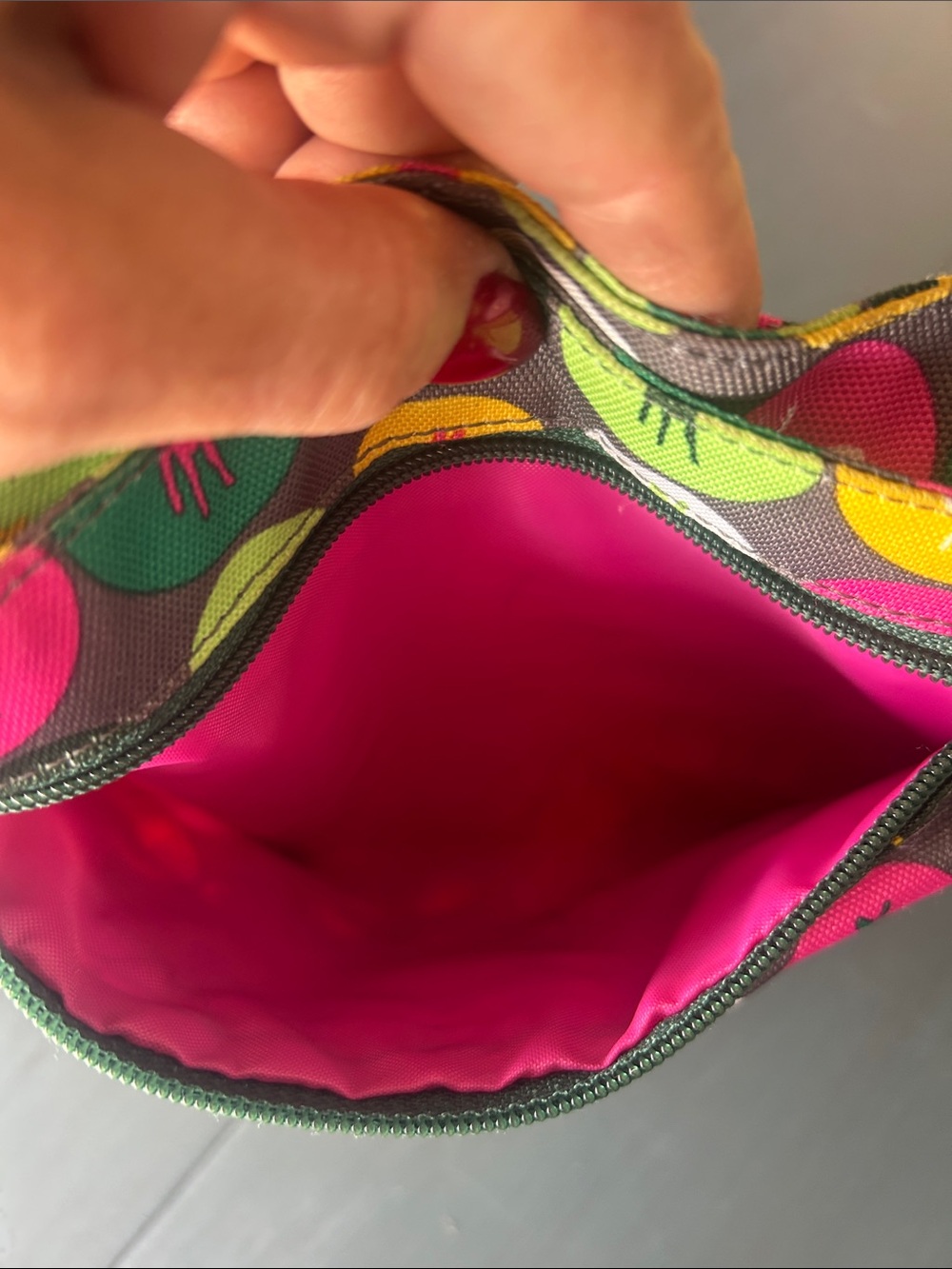 Kavu Multicolor Animal Silhouette Circle Crossbody Bag - Picture 5 of 8